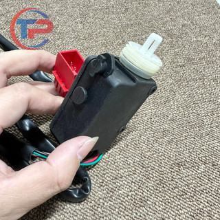 Chuột cửa xe tải HOWO A7. Chuột khiển đóng mở cửa ô tô