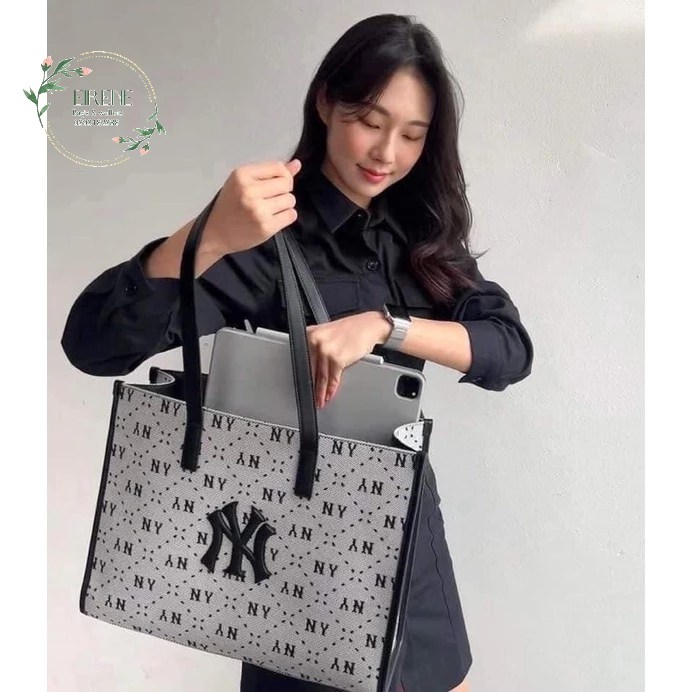 Túi Tote mlb hoạ tiết monogram Chất Jacquard phối da sẵn hai Size 39 và 25