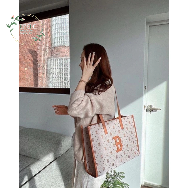 Túi Tote mlb hoạ tiết monogram Chất Jacquard phối da sẵn hai Size 39 và 25