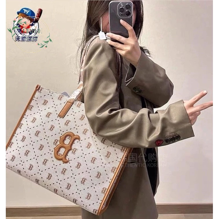 Túi Tote mlb hoạ tiết monogram Chất Jacquard phối da sẵn hai Size 39 và 25