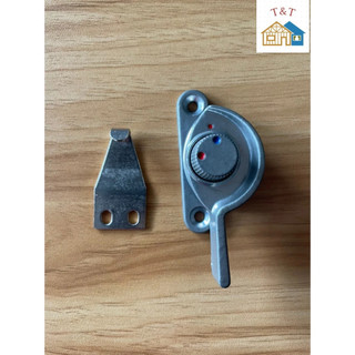 Khóa sò vặn cửa sổ lùa xanh đỏ (kèm móc Inox)