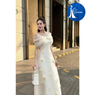 Áo dài cách tân thiết kế trễ vai cổ yếm thêu kết thủ công sang chảnh