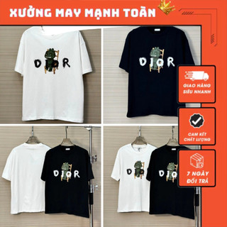 Áo Phông Nam Đi Ô Họa Tiết Gấu Ngồi Ghế Phối Chữ Siêu Nét - Áo Thun Nam Di Ô In Siêu Nét