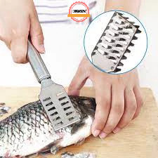 Dụng cụ đánh vẩy cá tiện lợi dễ sử dụng