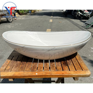 Lavabo thỏi trắng viền vàng có vân