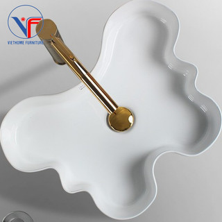 Lavabo đặt bàn đá hình bướm lạ mắt