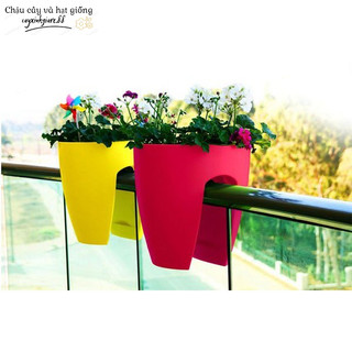 Chậu Nhựa Kẹp Ban Công Lan Can Trồng Hoa Cây Cảnh KT 29x30 Cm, Rất Tiện Lợi - Không Cần Giá Tre