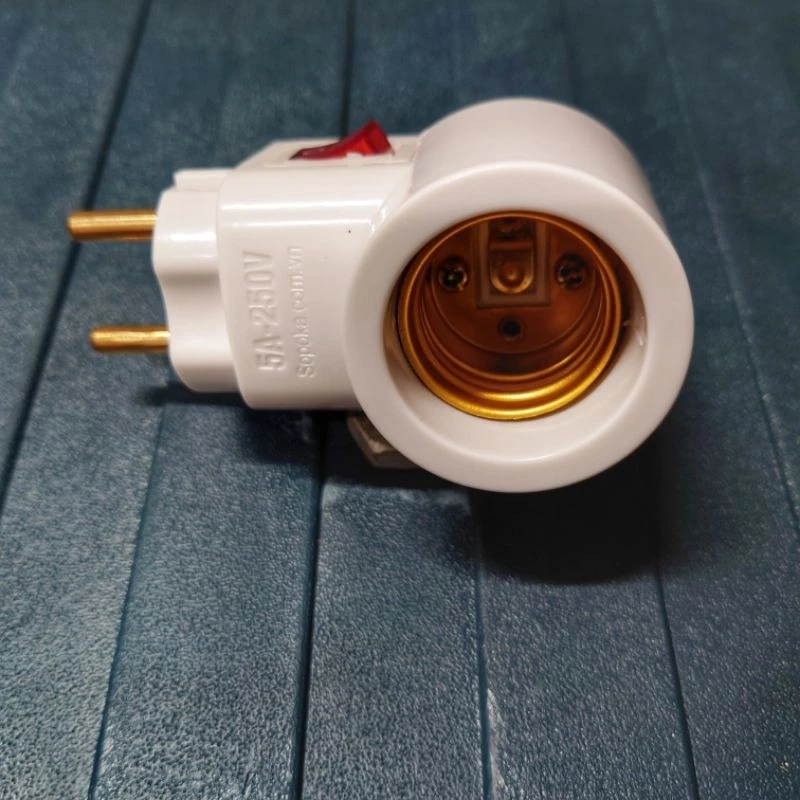 Đuôi đèn liền phích có công tắc Sopoka