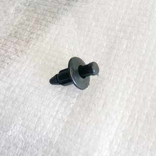 Ốc nhựa bấm dàn áo xe máy