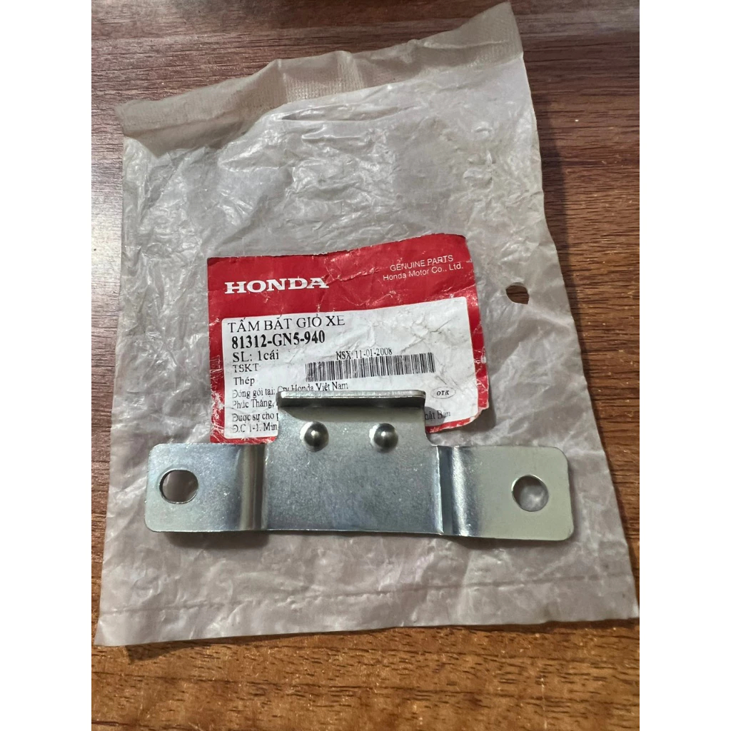 Tấm Bắt Giỏ Xe Dream Honda ( 81312GN5940 )