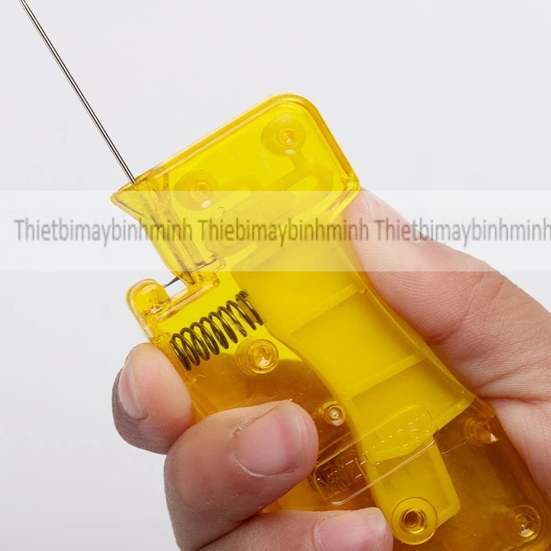 [CHỈ DÙNG CHO KIM LỖ TO] Xỏ chỉ, xỏ kim tiện lợi ( NHỰA MÀU VÀNG)