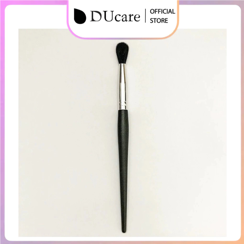 Cọ trang điểm blending mắt kích thước 15*2 cm, chất liệu thân bằng nhựa và sợi nylon và sợi tơ nhân tạo hiệu DUCARE