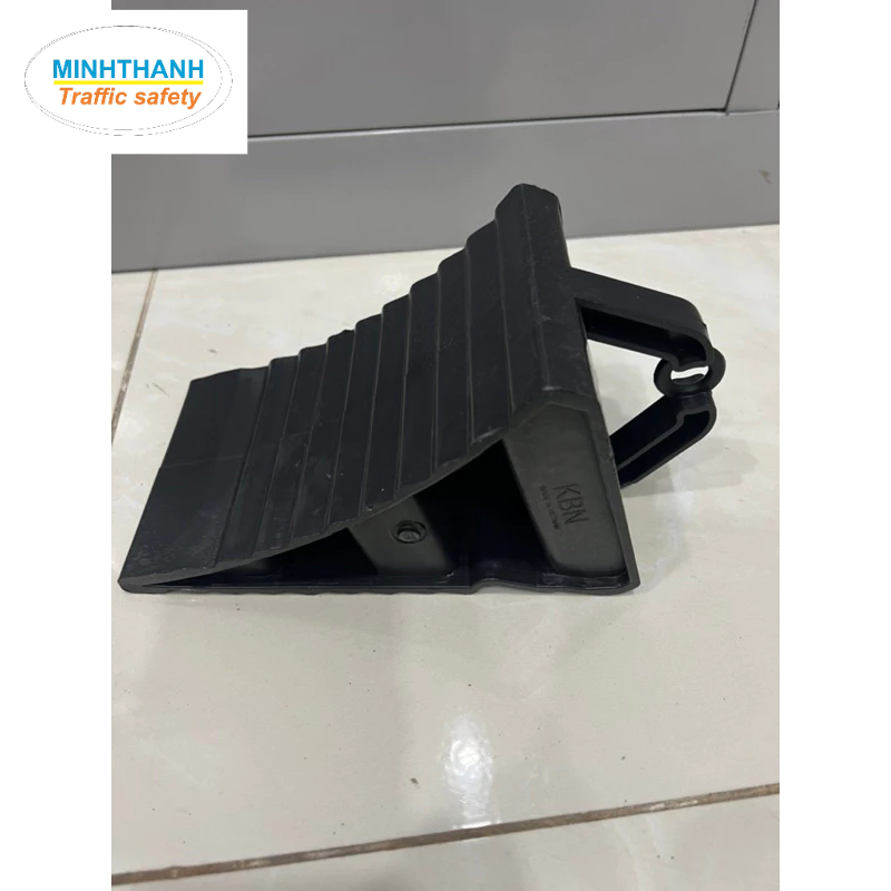combo 2 cái chặn bánh xe oto bằng nhựa cao cấp giá tốt ( 20cm x 11cm x 11cm)