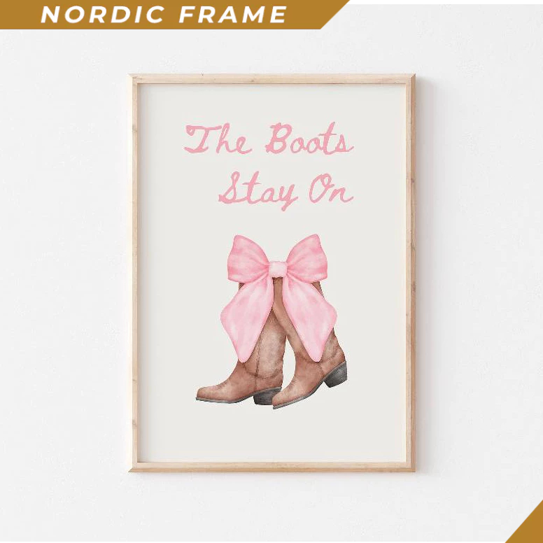 Tranh treo tường, The Boots Stay On, Pink Coquette Western Decor, Coquette Cowgirl, Pink Cowgirl Boo