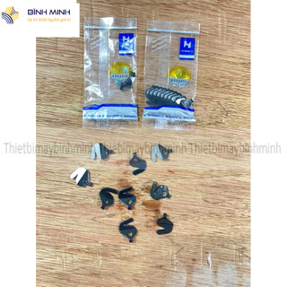 Móc dao cắt máy vắt sổ B1528-804-000A strongh tem vàng (KHÔNG BAO GỒM ỐC) (GIÁ 1 CÁI)