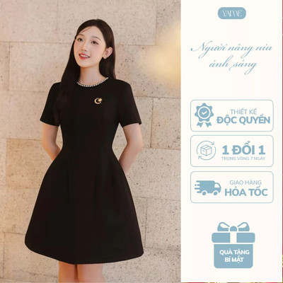 Váy Nữ Thiết Kế Dáng A YAME Màu Đen Ngắn Tay Tùng Bồng Chiết Eo Viền Cổ Đính Đá - Lucia YV745