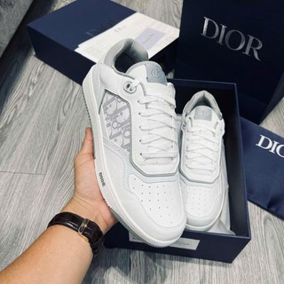 ỉn sneaker