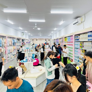 Cửa Hàng Mẹ Bé Mua Sắm