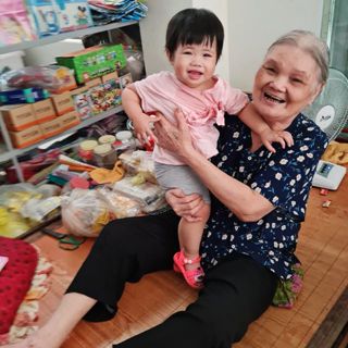 Tạp hóa - Bà già