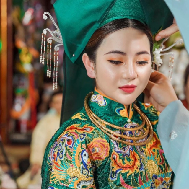 Khăn Áo Hầu Đồng Đức Thu