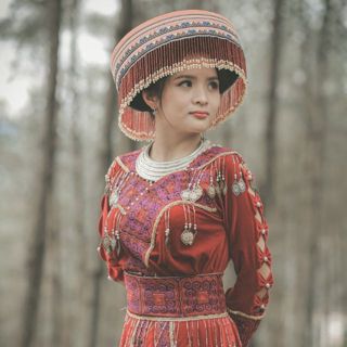 Chị Gái Ăn Vặt