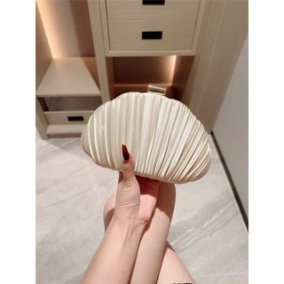 [Sẵn Be + Trắng _ HỎA TỐC] Ví Dự Tiệc Hình Vỏ Sò Satin Cao Cấp - Shell Clutch Satin Handbag For Party