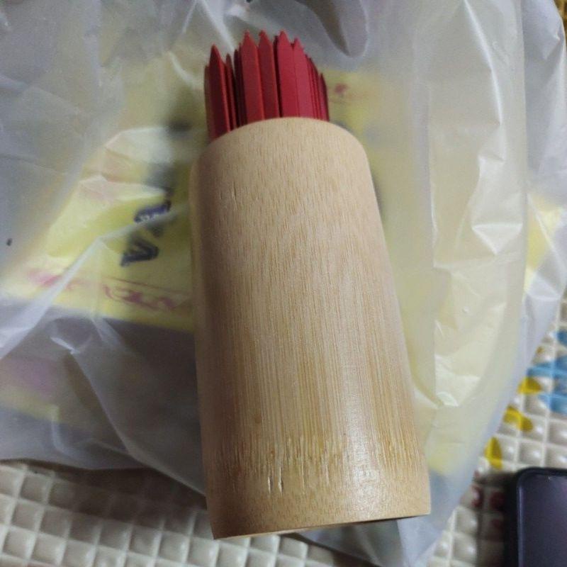 bộ ống lắc xăm tre và 100 quẻ nhựa đỏ phong thủy từ số 1 đến 100 để gieo quẻ xin xâm xin số