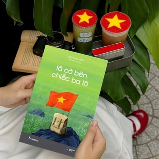 Sách - Lá cờ bên chiếc ba lô