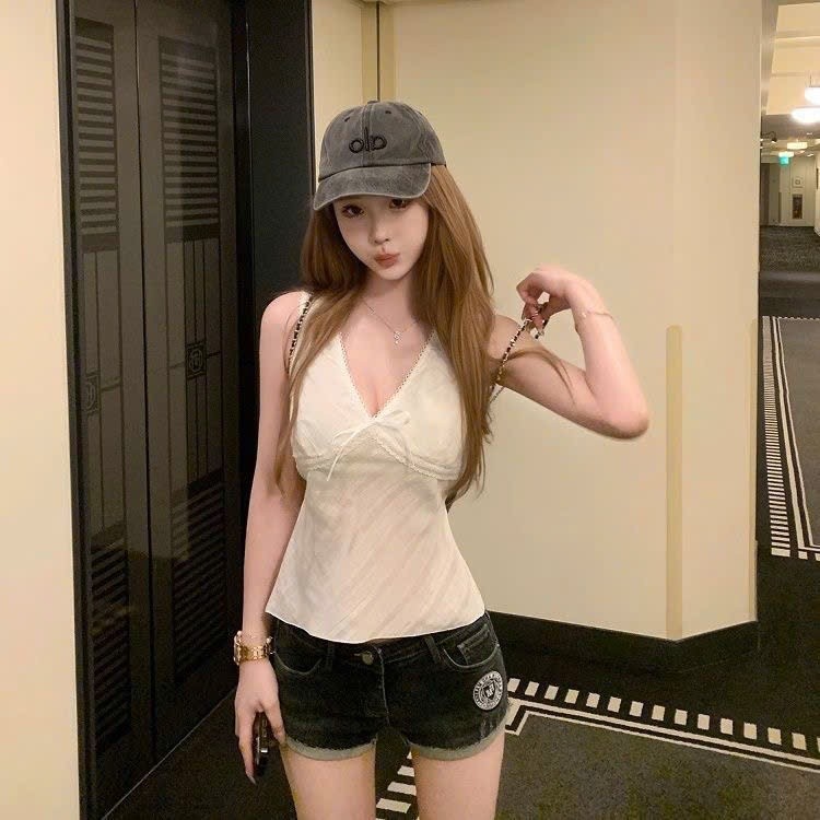 Áo yếm hồng pastel Yummy cổ V, Áo tank top dáng xòe dễ thương đi chơi đi đáng yêu A81 | BigBuy360 - bigbuy360.vn