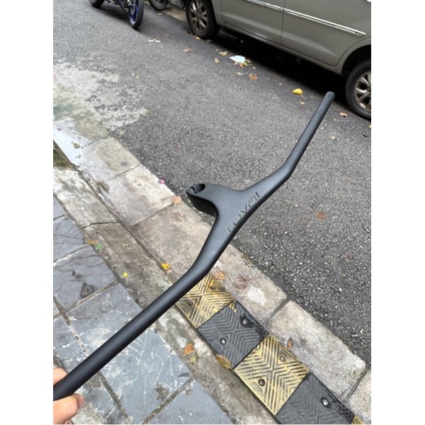 Ghi đông Carbon Roval MTB 780mm