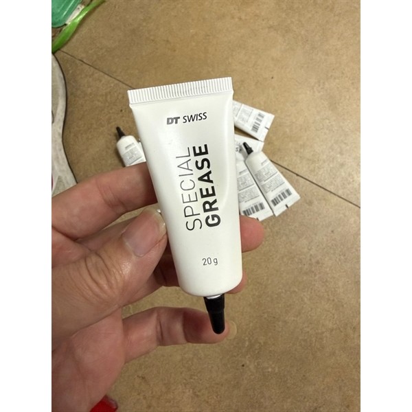 Mỡ Bò Bôi Cối Đùm Xe Đạp DT Swiss Special Grease Tuýp 20 Gram chính hãng